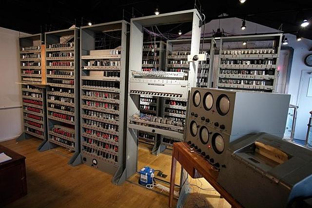 EDSAC  (Electronic Delay Storage Automatic Calculator)