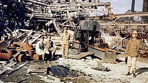 Japón firma la rendición incondicional.