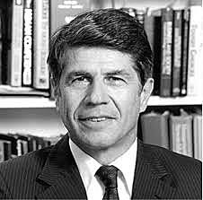 Francis J. (Modelo PEST)