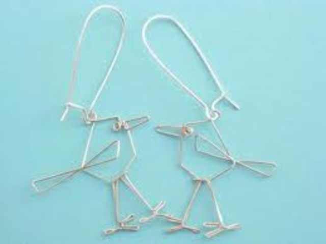 He starts sketching with wire