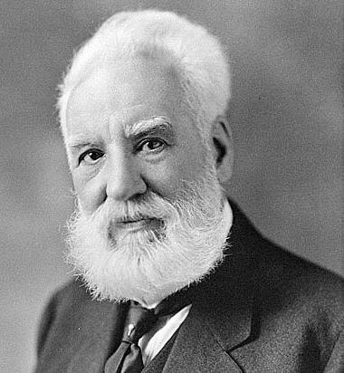 Alexander Graham Bell patenta el teléfono 1876