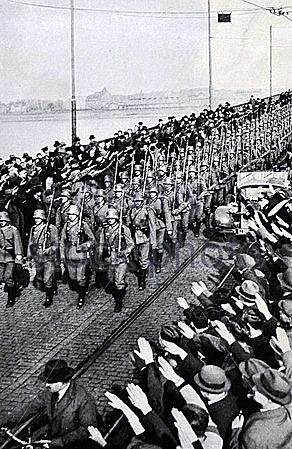 Alemania Hitler viola los acuerdos del tratado de Versalles