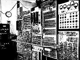 EDSAC acrónimo proveniente de la frase Electronic Delay Storage Automatic Calculator