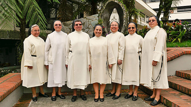 2.4 HERMANAS DOMINICAS DE LA PRESENTACIÓN