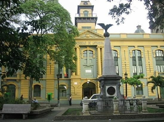 Universidad de Antioquia, pionera en Colombia de la educación universitaria a distancia