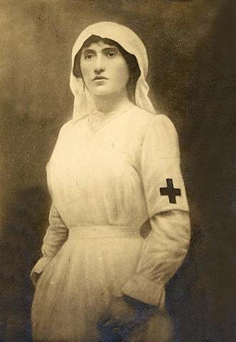 Se describe que la enfermera debe ...