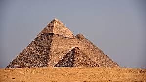 inicia la construccion de grandes piramides de egipto como lo es la piramide de koeps