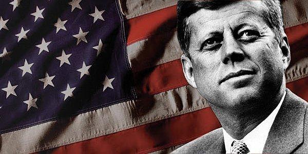 John F. Kennedy es electo presidente.