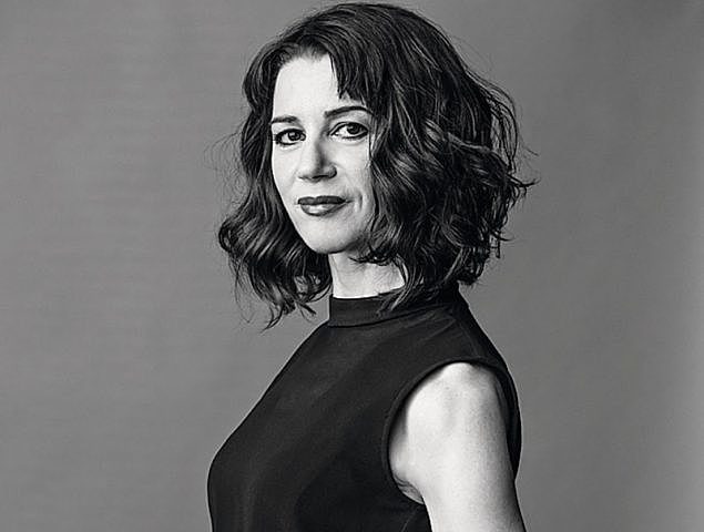 La mujer ingresa a la universidad