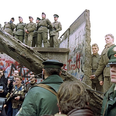 Timeline: Actividad integradora 3. La caída del Muro de Berlín. Antecedentes y desarrollo.