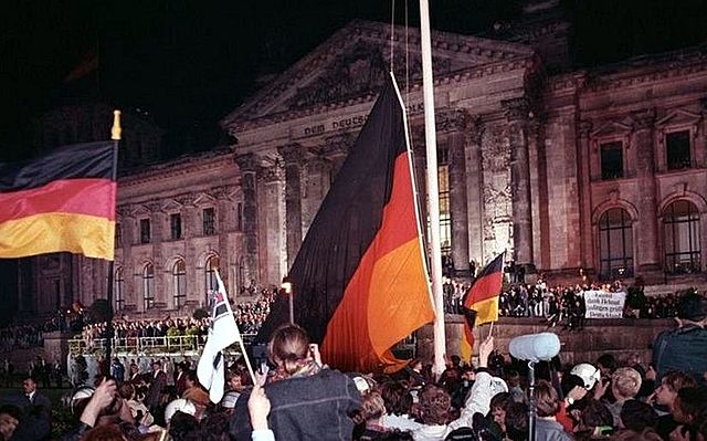 La RDA entró a formar parte de la República federal de Alemania.