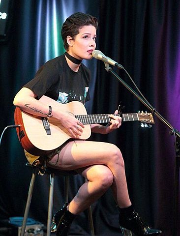 Halsey starts learning the guitar