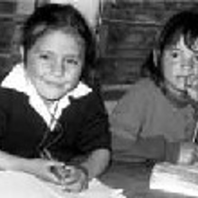 Timeline: Estamos cumpliendo: Plan estratégico de educación 2000-2002. Balance del primer año