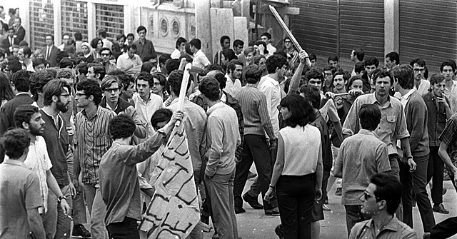 Movimento em 1968 contra a ditadura