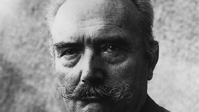 Paul  Nipknow  descubre  como  enviar  imágenes  por  cables , uso  un  disco  giratorio  para  mover  las  imágenes.