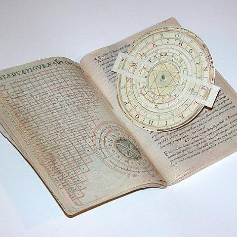 Publicación del libro Ars magna inicia el periodo moderno del álgebra