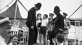 Timeline: TRAS LOS PASOS DE LA INFANCIA Y ADOLESCENCIA