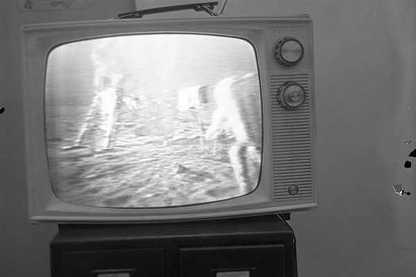 La tv en la luna