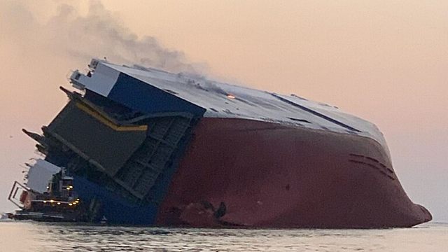 cargo ship overturn in georgia near port 4 crew members missing