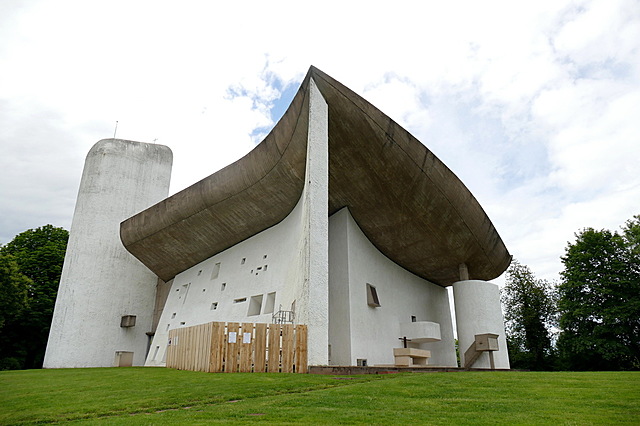 Espace- La Chapelle  Notre dame du haut du Corbusier