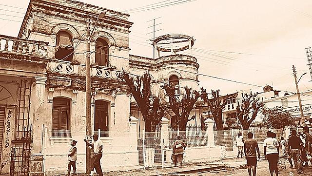 Porfirio ingresó a la Escuela Amiga donde aprendió a leer y escribir.