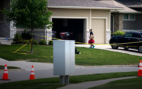 West Des Moines family died of gunshot wounds; man died by suicide.