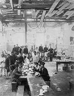 1893 - Oficiais da marinha iniciaram a Revolta Armada / No Rio G. do Sul há a Revolta Federalista