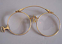 Roger Bacon invents glasses