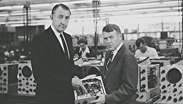WILLIAM HEWLETT Y DAVID PACKARD