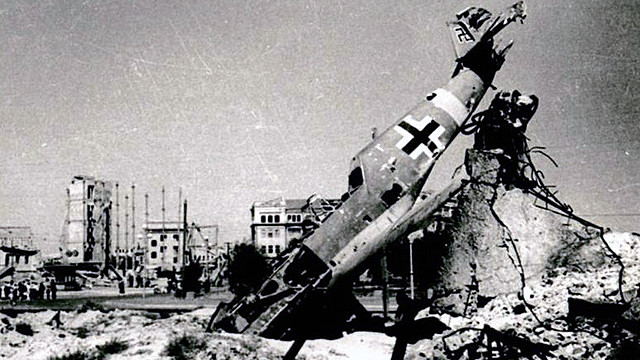 Los alemanes se dan por vencidos en Stalingrado