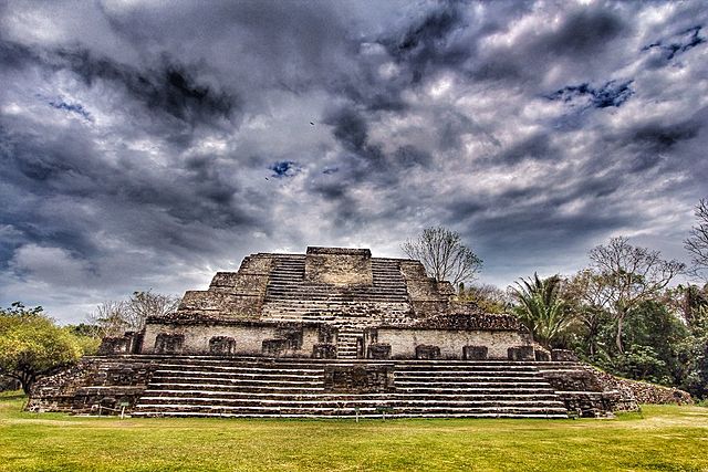 Los mayas abandonaron sus ciudades.