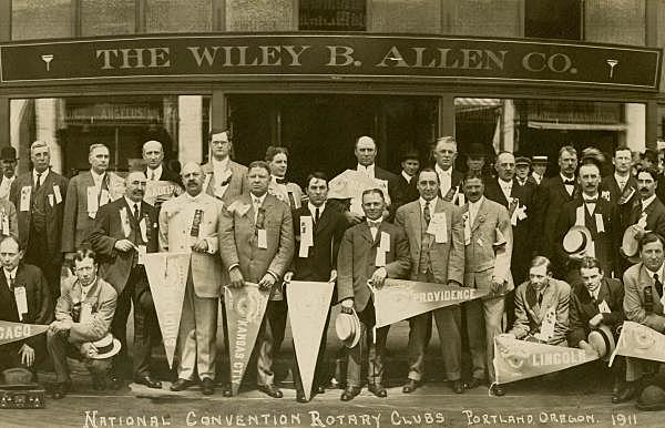 Nace el turismo en forma masiva