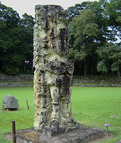 Primera estela datada.