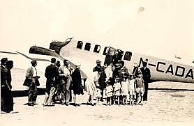 El avión comienza a figurar como medio de transporte turístico.