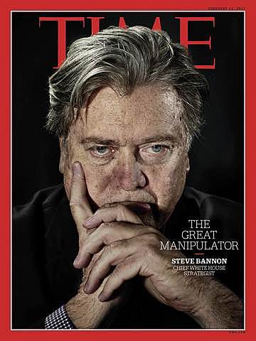 2016 La campaña de Donald Trump contrata a Cambridge Analytica, y Steve Bannon se convierte en el director ejecutivo de la campaña de Trump.