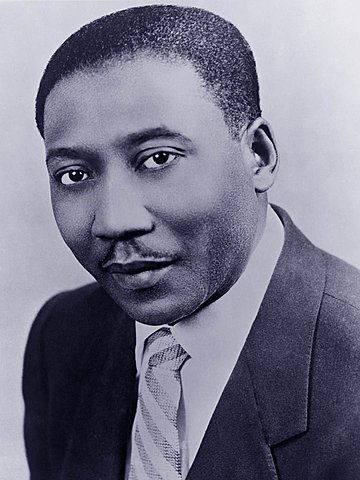 Muddy Waters makes his first recordings.