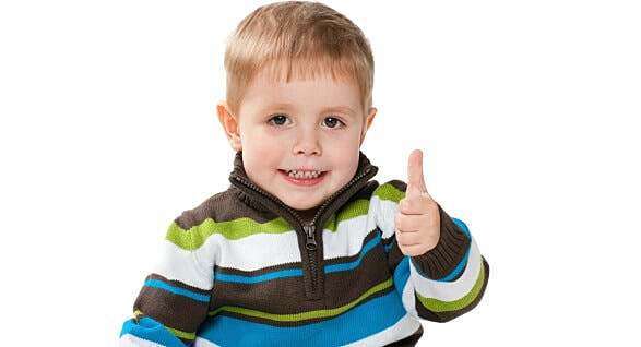 3 Años :Me hice una herida en la cabeza al golpearme.