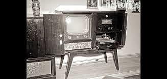 La radio y la Televisión.