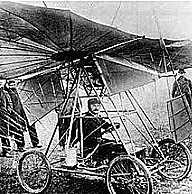 PRIMER AVIÓN VOLANDO