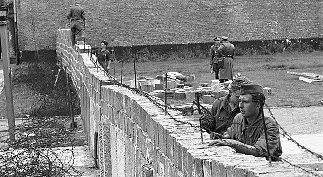 Construcción del Muro de Berlín