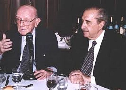 Regresa al pais y es designado por el presidente Alfonsin "Secretario de Ciencia y Tecnología"