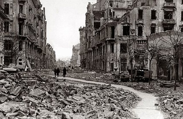 Germans captured Warsaw from the Russians