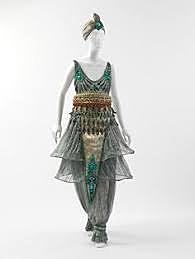 Robe de soirée de Paul Poiret, 1911 en soie et coton, détails métallique