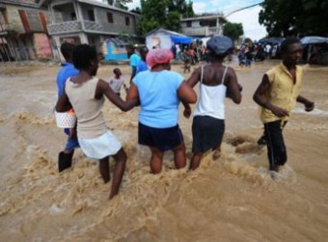 Severe floods in the south-west, and in parts of neighboring Haiti, leave more than 2,000 dead or disappeared.