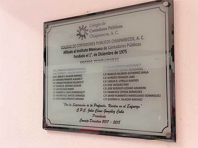 PRIMER TITULO DE CONTADOR PUBLICO