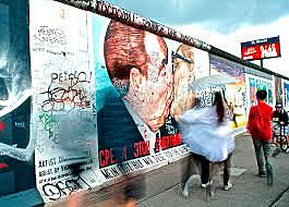 Desafíos culturales. (La caída del muro de Berlin).