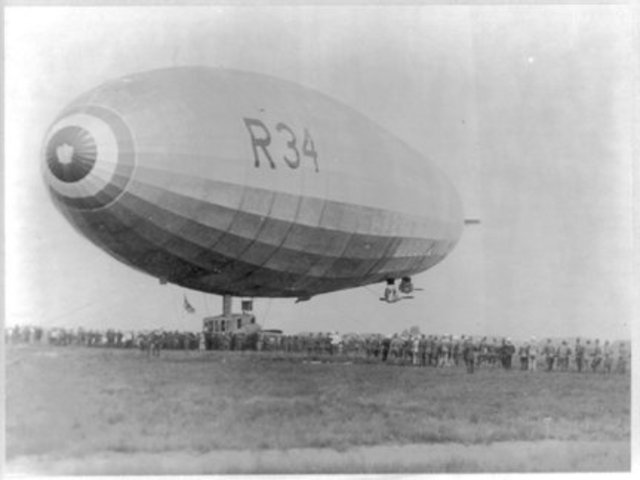 Brtitish dirigible flies  to Long Island, NY
