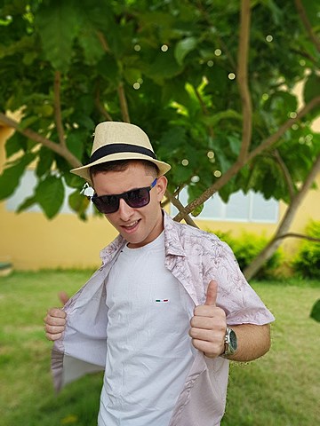 "E aí, Brazilian Girls!"