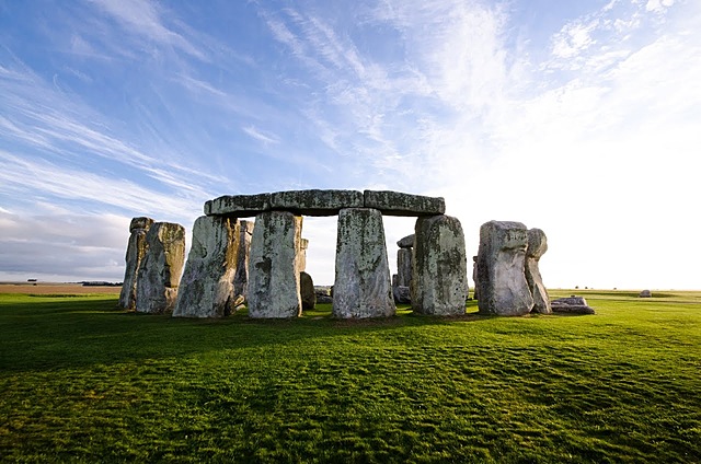 Se añaden círculos a Stonehenge.