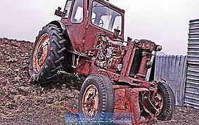 tractor con cabina cerrada.